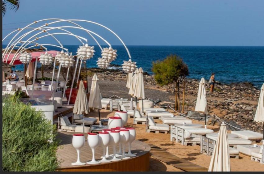 Heated Pool,parking,air,wifi